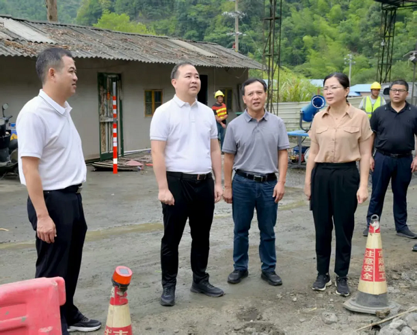 漳平市領(lǐng)導(dǎo)到拱橋鎮(zhèn)調(diào)研鄉(xiāng)村振興和安全防范工作1.webp.png